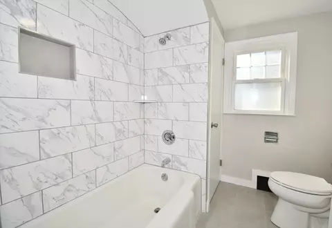 Bath - 21 Barton St, Springfield, MA 01104 photo 2 of 5