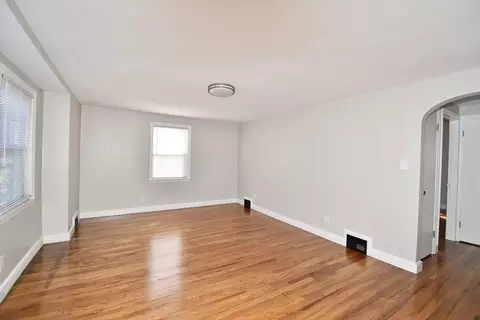 Living - 21 Barton St, Springfield, MA 01104 photo 3 of 7