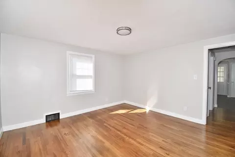 Living - 21 Barton St, Springfield, MA 01104 photo 6 of 7