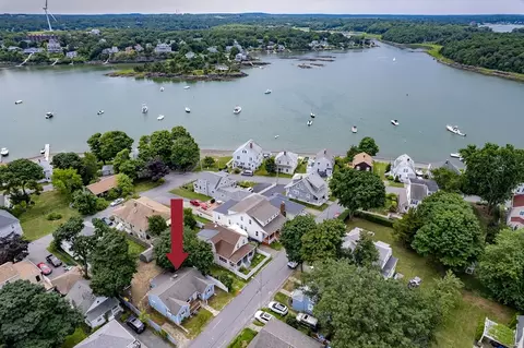 10 Mayflower Ave, Hull, MA 02045