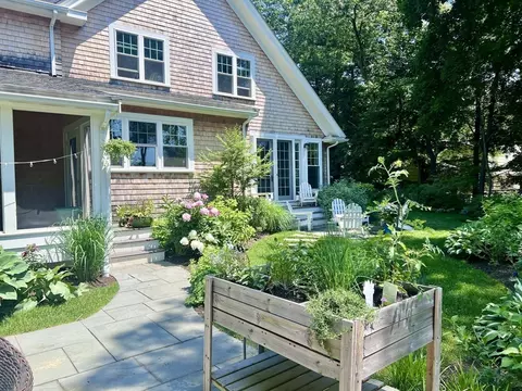 Exterior - 27 Bemis St, Weston, MA 02493 photo 7 of 15
