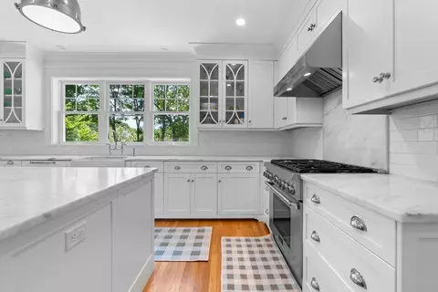Kitchen - 27 Bemis St, Weston, MA 02493 photo 4 of 5