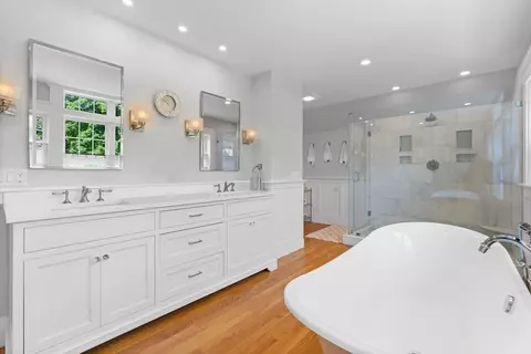 Bath - 27 Bemis St, Weston, MA 02493 photo 3 of 4