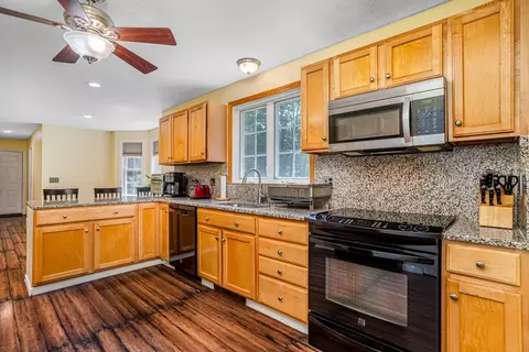 136 River Rd, Pepperell, MA 01463 photo 3