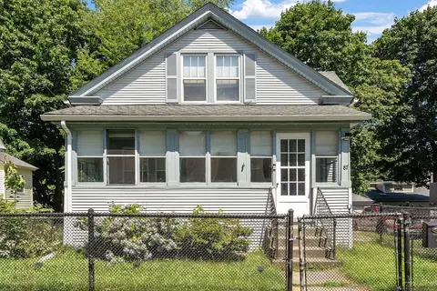 87 Henshaw St, Worcester, MA 01603