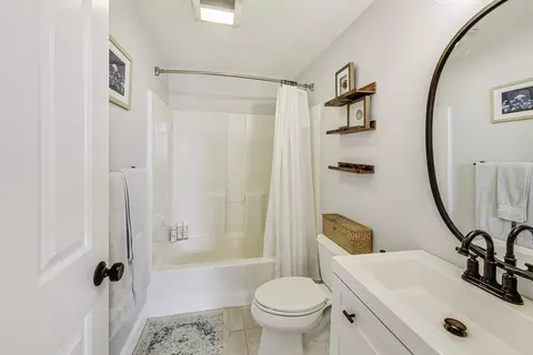 Bath - 50 Floyd St #11, Everett, MA 02149 photo 2 of 2