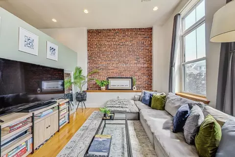 Living - 50 Floyd St #11, Everett, MA 02149 photo 2 of 2