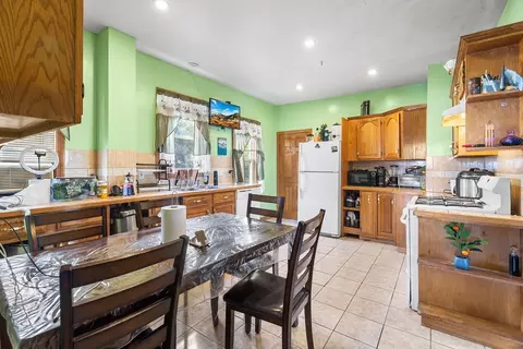 Kitchen - 15 Calhoun Ave, Everett, MA 02149 photo 4 of 8