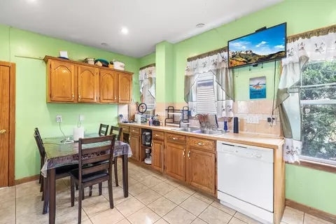 Kitchen - 15 Calhoun Ave, Everett, MA 02149 photo 2 of 8
