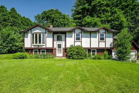 17 Pomeroy Ct, Amherst, MA 01002