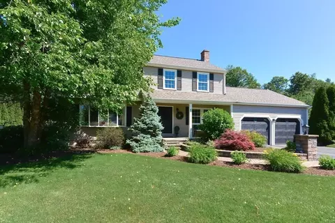 7 Brastow Dr, Medfield, MA 02052