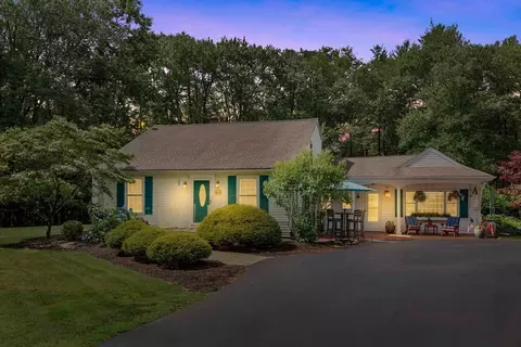 621 King St, Raynham, MA 02767 photo 2