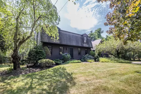 20 Staples Shore Rd, Lakeville, MA 02347