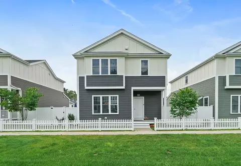 15 Cleary Cir #15, Norfolk, MA 02056