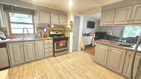 155 Narragansett St, Fall River, MA 02720 photo 8