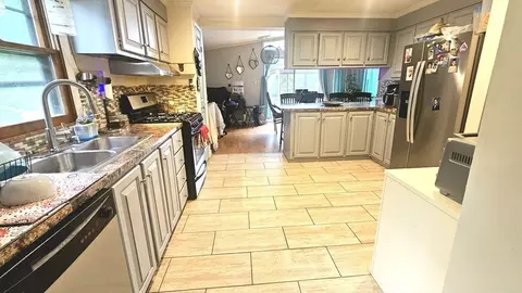 155 Narragansett St, Fall River, MA 02720 photo 10