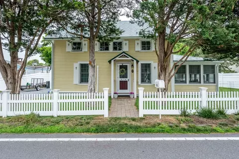 99 Earle Rd, Harwich, MA 02671