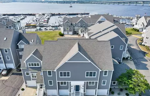 700 Shore Dr #9-907, Fall River, MA 02721