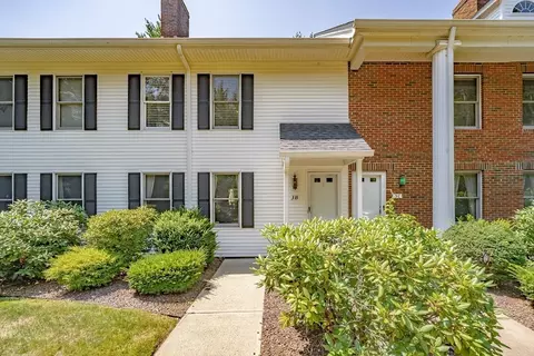 3 Castle Hill Rd # B, Agawam, MA 01001