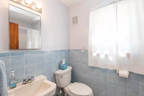 Bath - 80 Thurlow St, Georgetown, MA 01833 photo 1 of 2