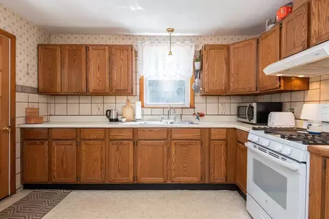Kitchen - 80 Thurlow St, Georgetown, MA 01833 photo 2 of 4