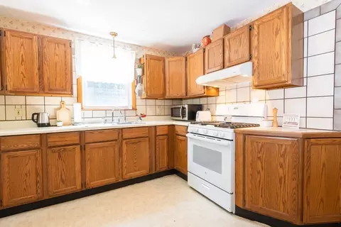 Kitchen - 80 Thurlow St, Georgetown, MA 01833 photo 3 of 4