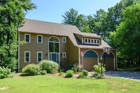 183 Edgewater Dr, Pembroke, MA 02359