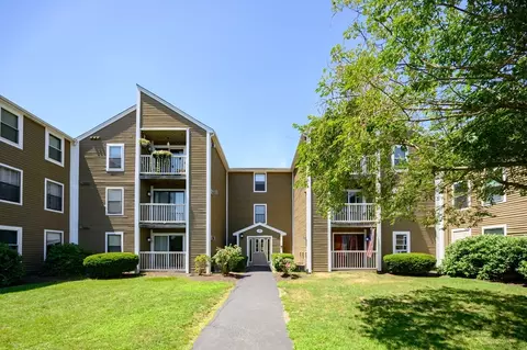 3 Marc Dr #3B4, Plymouth, MA 02360