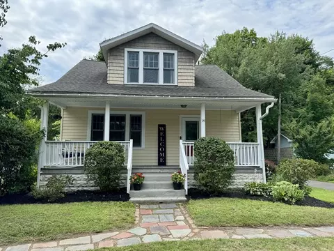 14 Pine St, East Longmeadow, MA 01028