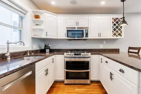 124 W 7th St #F, Boston, MA 02127