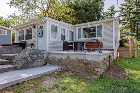 39 Beechwood Ave, Lakeville, MA 02347