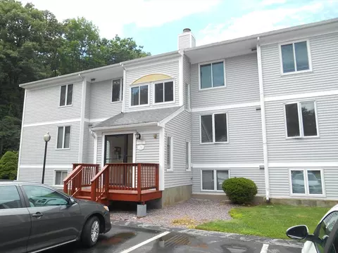 330 Sunderland Rd #3, Worcester, MA 01604