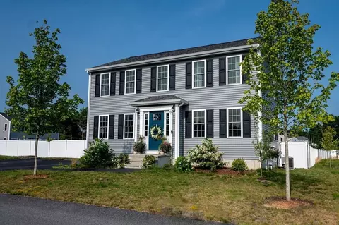 61 Copper Lantern Dr, Plymouth, MA 02360