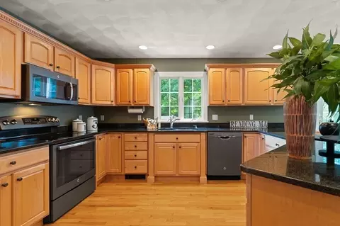 75 Blueberry Ln, Reading, MA 01867 photo 11