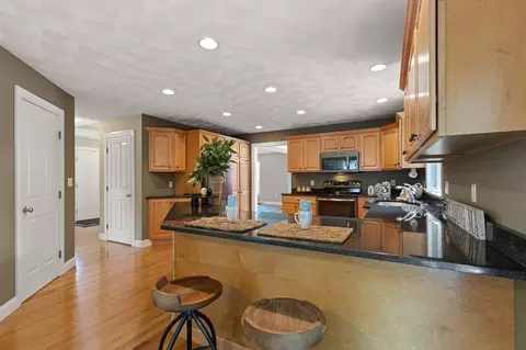 75 Blueberry Ln, Reading, MA 01867 photo 14