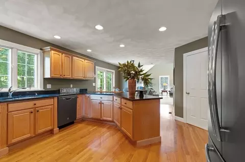 75 Blueberry Ln, Reading, MA 01867 photo 10