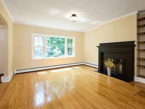 Living - 26 Monroe Ave, Worcester, MA 01602 photo 2 of 9