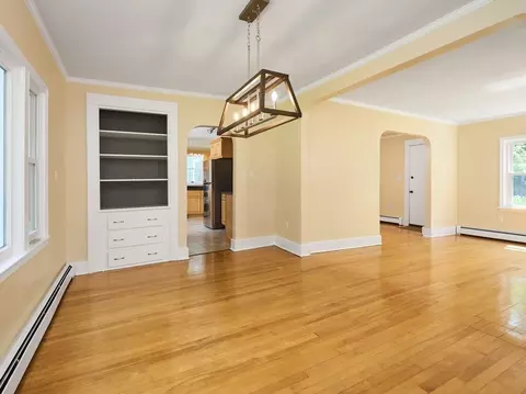 Living - 26 Monroe Ave, Worcester, MA 01602 photo 4 of 9