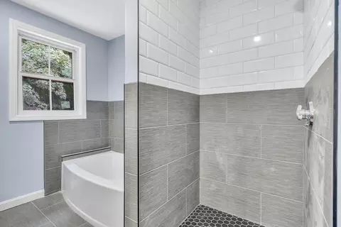 Bath - 4 Percival St #4, Maynard, MA 01754 photo 2 of 4