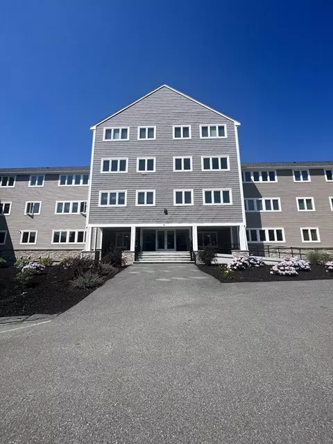 36 Dunham Rd #208, Beverly, MA 01915