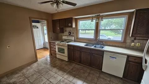 1440 Pendleton Ave #1440, Chicopee, MA 01022 photo 9