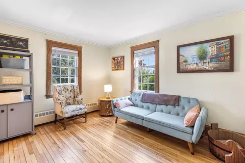 Living - 52 Flagg St, Worcester, MA 01602 photo 1 of 2