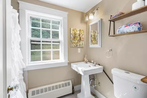 Bath - 52 Flagg St, Worcester, MA 01602 photo 2 of 2