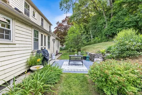Exterior - 52 Flagg St, Worcester, MA 01602 photo 3 of 4