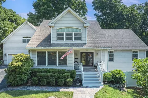 60 Norval Ave, Stoneham, MA 02180