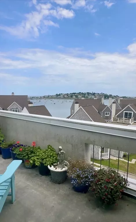 1 Commodore Ct #503, Hull, MA 02045