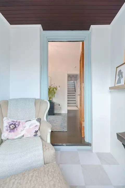 Entry Way - 89 Cliff Ave, Winthrop, MA 02152 photo 4 of 7