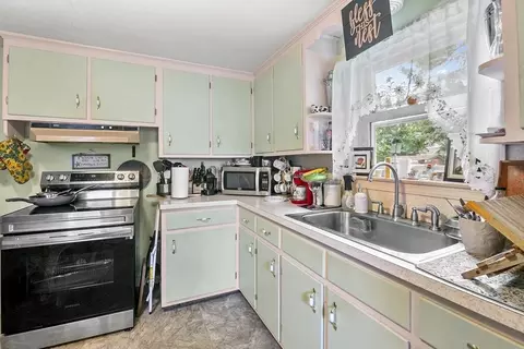146 Harkness Ave, Springfield, MA 01118 photo 8