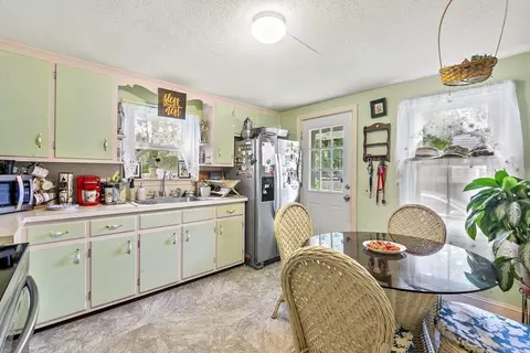 146 Harkness Ave, Springfield, MA 01118 photo 9