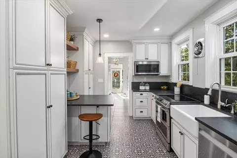 384 Pleasant St, Canton, MA 02021 photo 15